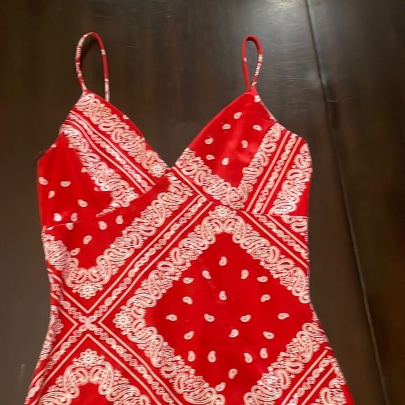 i’m selling this red and white silky dress. - Picture 1 of 2